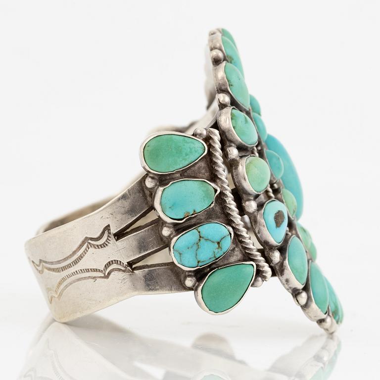 a cuff bracelet, in turquoise and silver, Southwestern USA, Navajo/Zuni, mid/late 20th century,