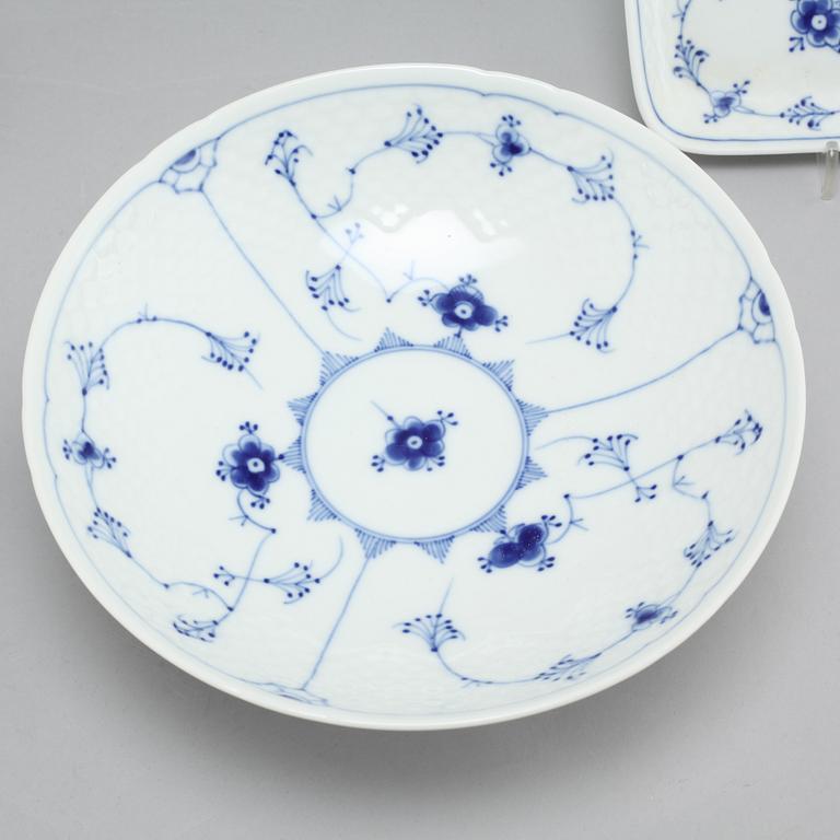 A set of porcelain tableware of 8 + 42 pcs, "Musselmalet" by Royal Copenhagen and Bing & Gröndahl, Denmark.