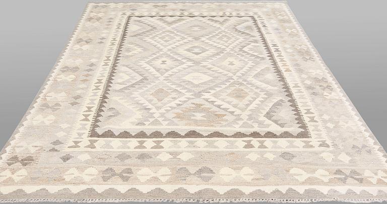 A Kilim rug, approx. 291 x 190 cm.