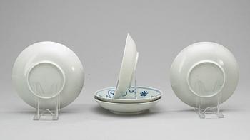 SKÅLFAT, 5 st, porslin, Japan 1800-tal.