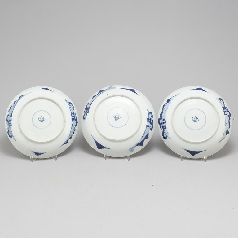 A set of three blue and dishes, Qing dynasty Kangxi (1662-1723).