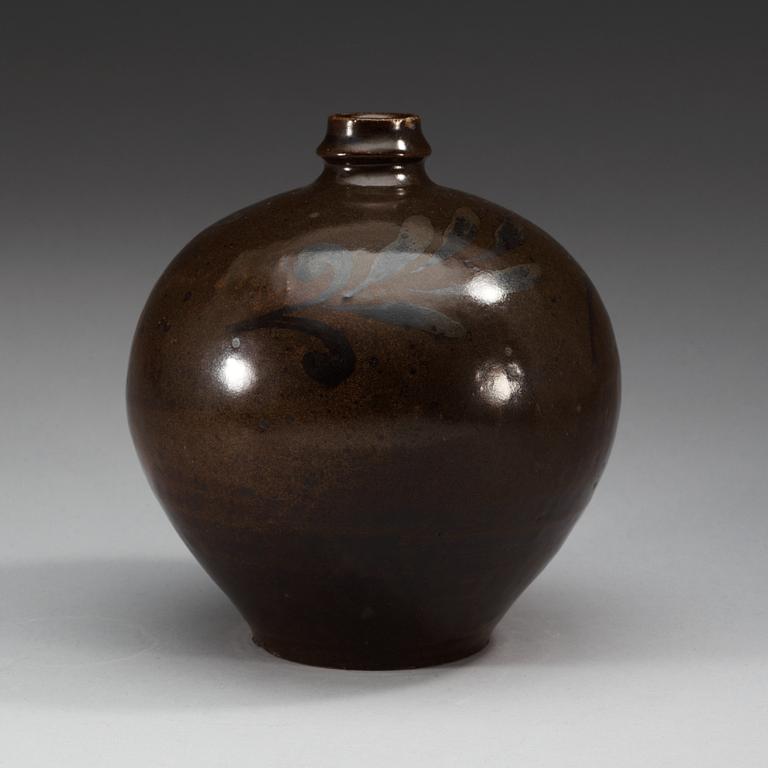 A brown and black glazed vase, Song dynasty (960-1279).