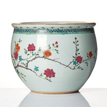A famille rose flower pot, Qing dynasty, circa 1900.