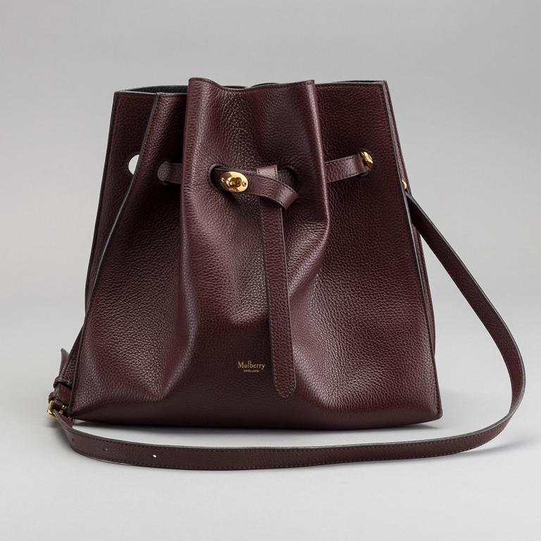 A MULBERRY SMALL TYNDALE BUCKET BAG.