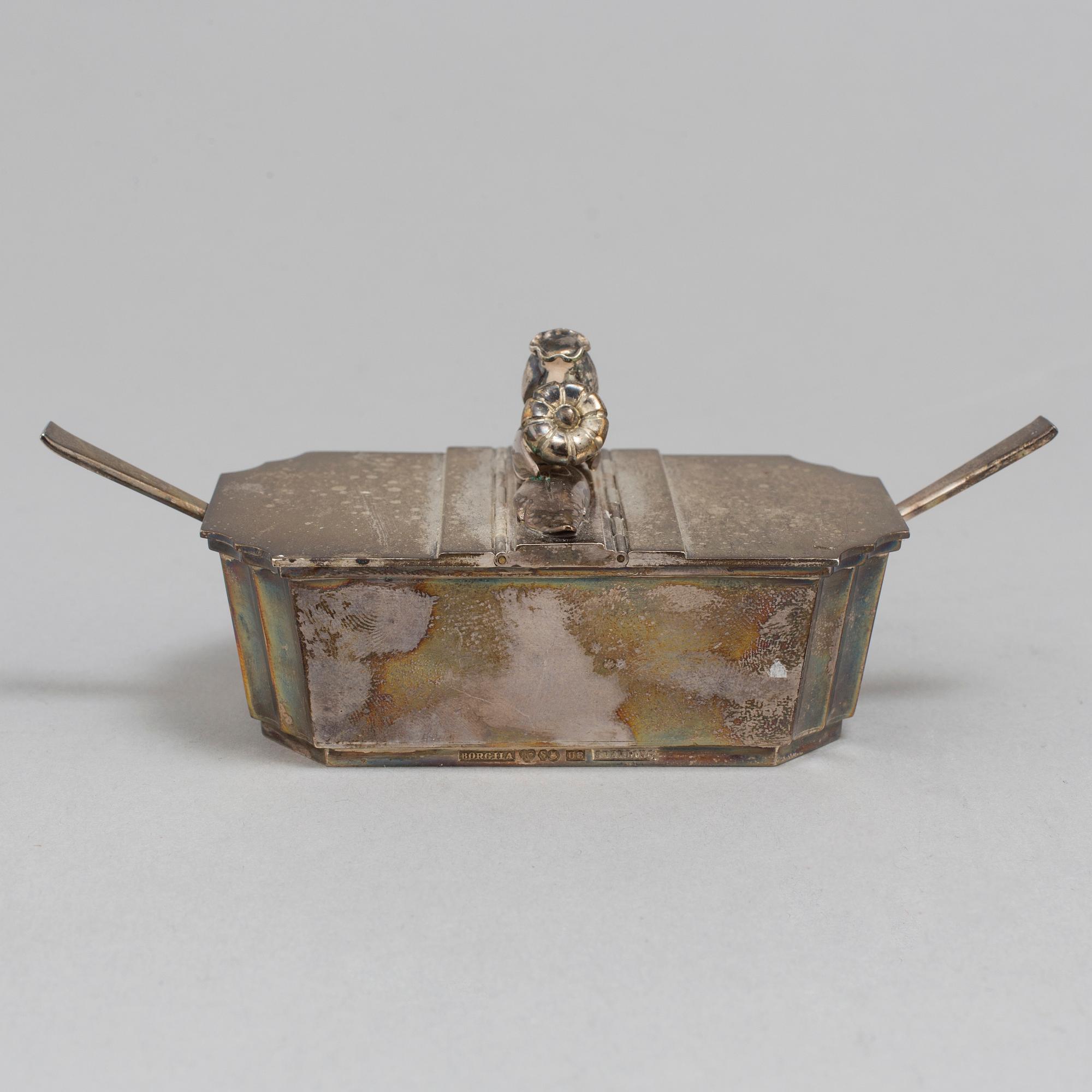 ATELIER BORGILA, saltkar med två saltskedar, silver, Stockholm  1946, skedarna 1954,