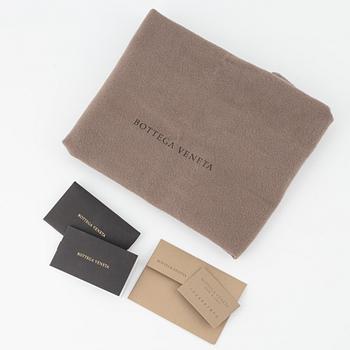 Bottega Veneta, a 'Medium Garda' bag.