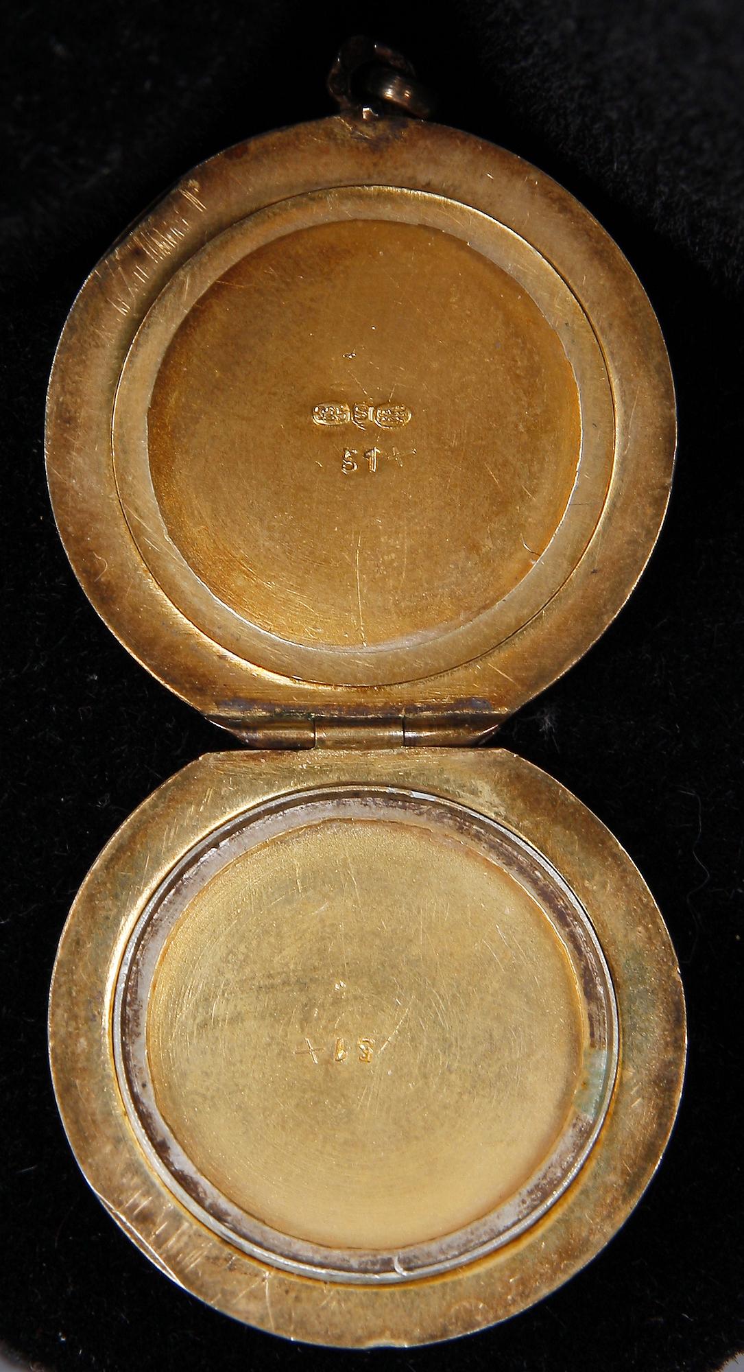 PARTI SMYCKEN, 3 delar, bl a briljanter, 18 K guld och stelingsilver, 1800-1900-tal.