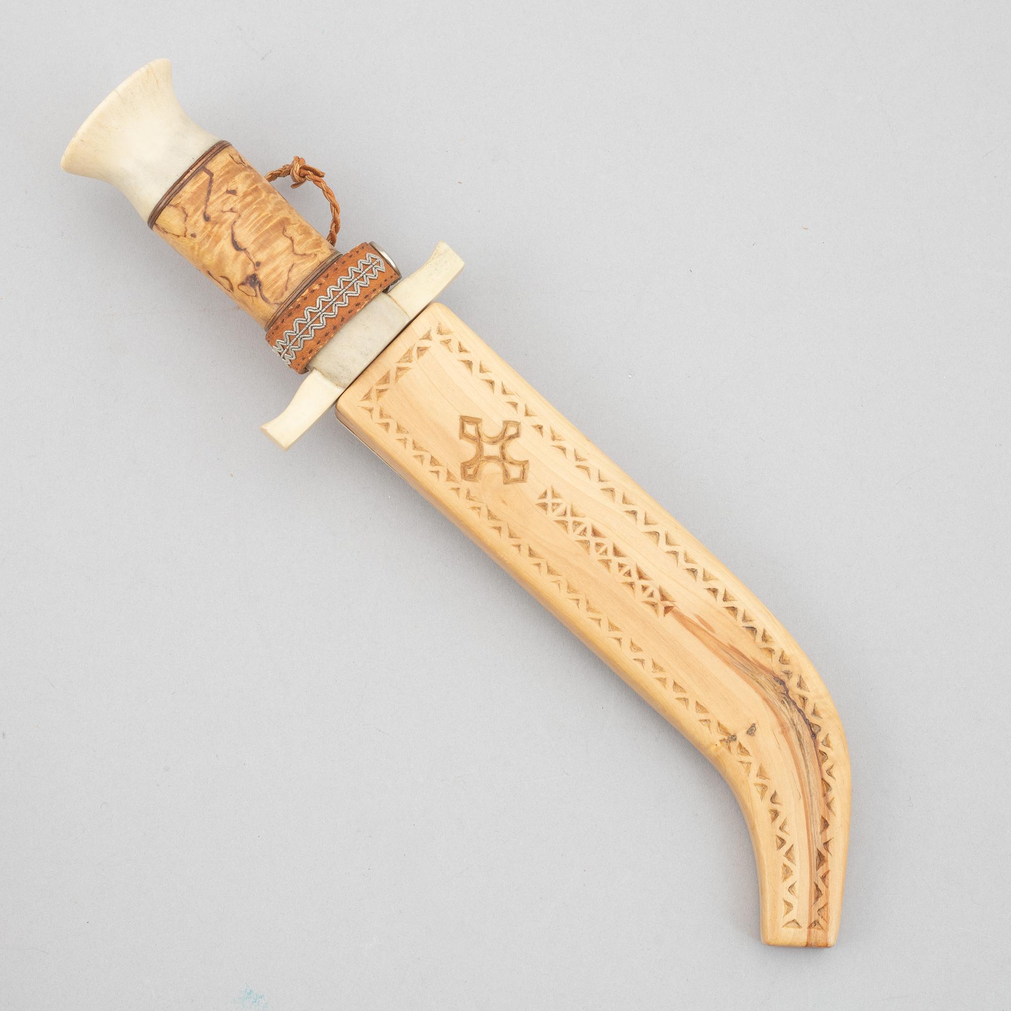 Knife of Bowie type, signed RT (?) dated 80.