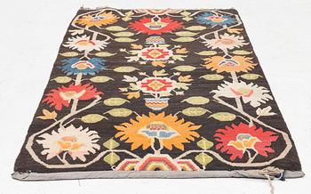 An antique Tibetan rug, Qing dynasty, circa 1900. Measure 173 x90 cm.