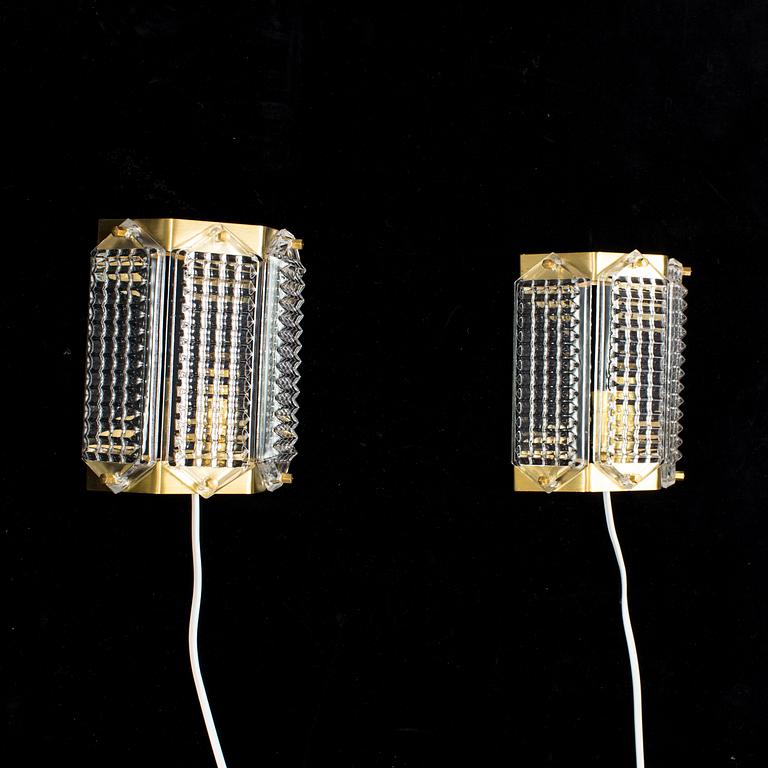 A pair of glass and brass wall lights by Wiktor Berndt for Swedish Crystal, 1970's.