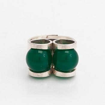 Elis Kauppi, Ring, sterlingsilver, kalcedoner. Kupittaan Kulta, Åbo 1974.