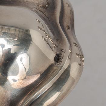 Kandelabrar, ett par, silver, rokokostil, 1900-tal. Svensk importstämpel.