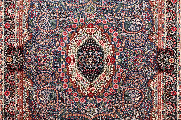 Matta, Kirman Laver, ca 300 x 243 cm.