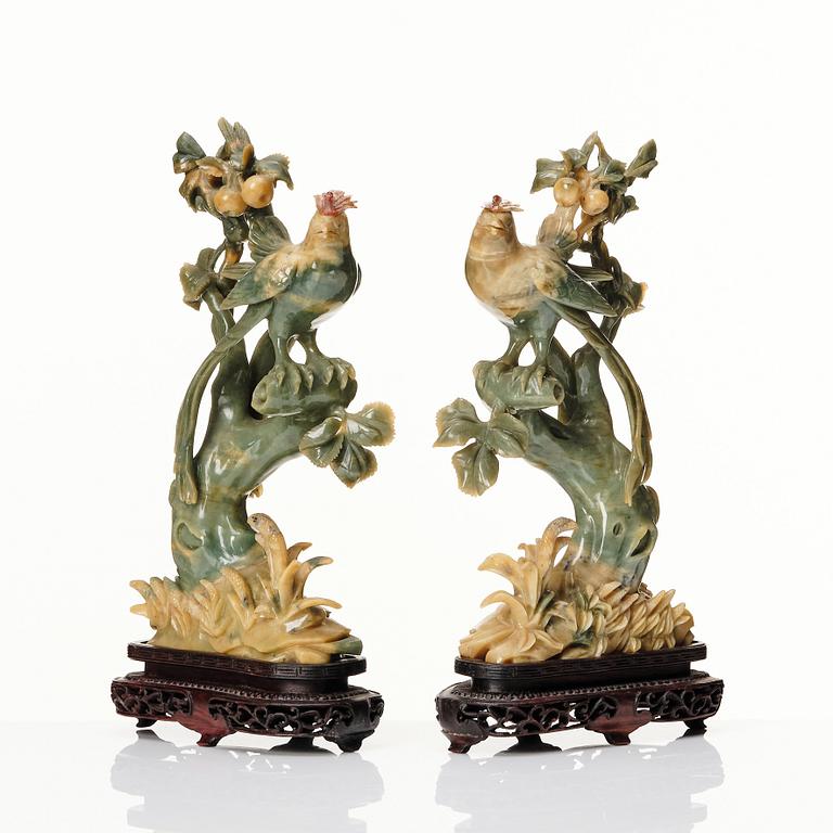 Skulpturer, 1 par, nefrit, Kina, 1900-tal.