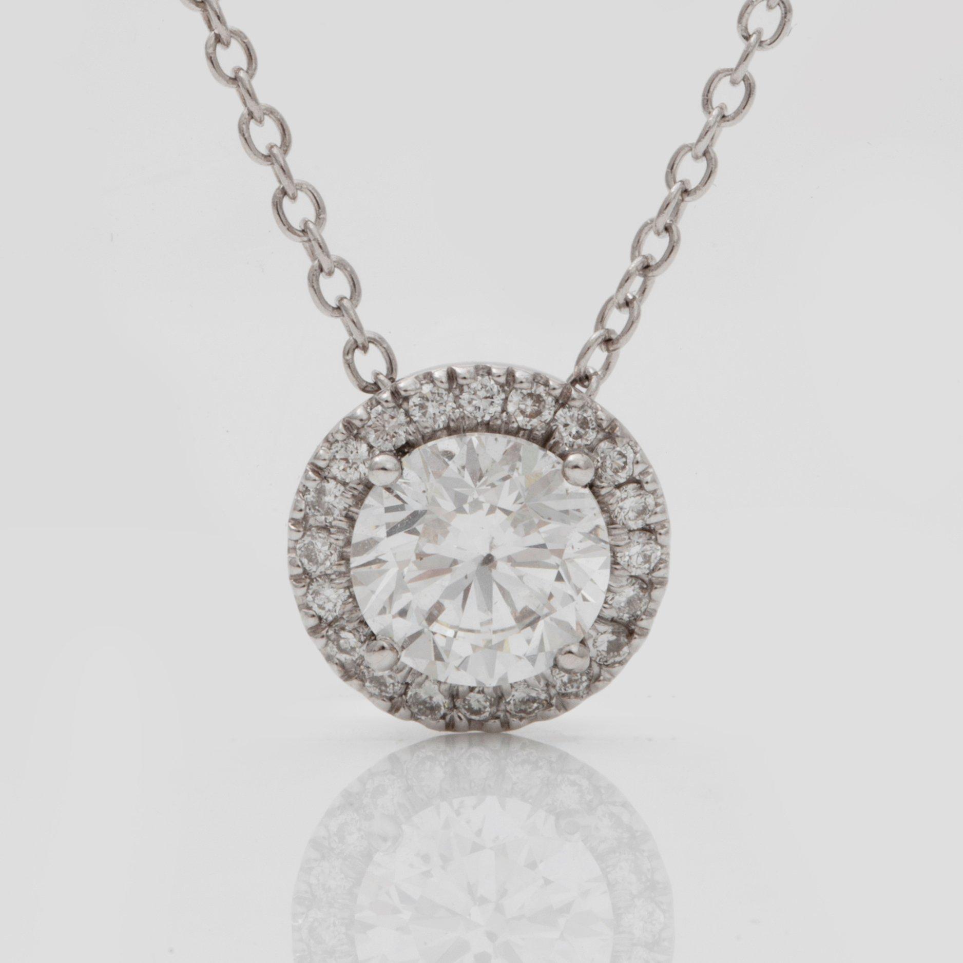 COLLIER med briljantslipade diamanter totalt ca 1.24 ct. Mittsten 1.01 ct med kvalitet F/SI2. Certifikat från GIA.