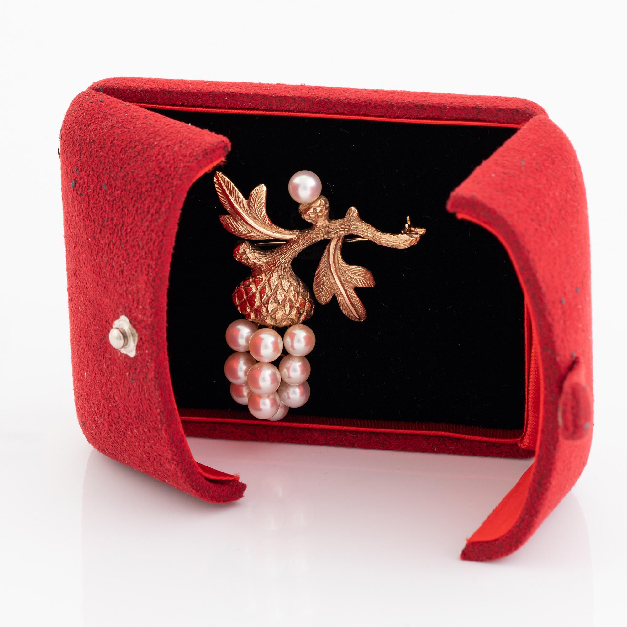 Brosch, 14K guld med japanska saltvattenspärlor.