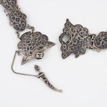 Skärp samt hänge, silver, omkring år 1900.