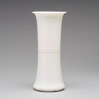 A blanc de chine vase, Qing dynasty, Kangxi (1662-1722).