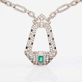 COLLIER, sterlingsilver, grön sten, vita- samt svarta stenar, 1900-talets första hälft.