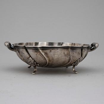 SKÅL, silver, rokokostil, Jacob Engelberth Torsk, Stockholm 1909. Vikt 366 g.