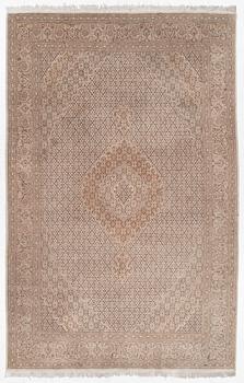 Rug, oriental, approx. 315 x 203 cm.