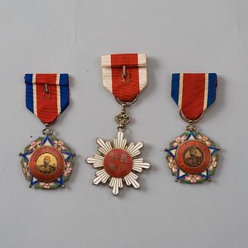 MEDALJER, tre stycken. Kina, 1923.