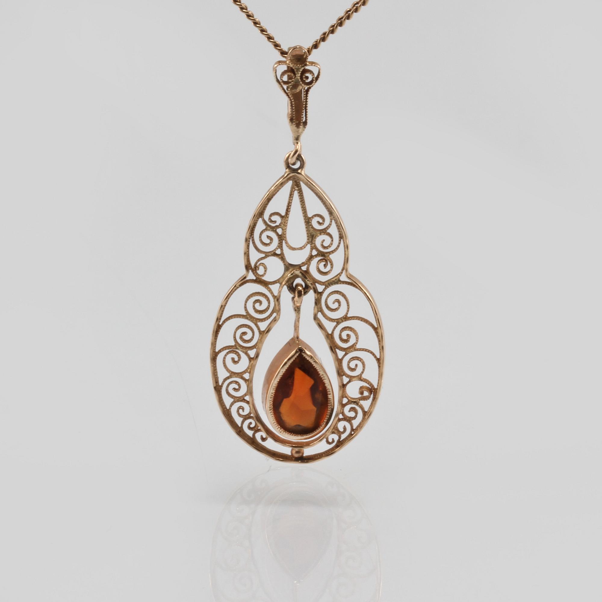 HÄNGE, 18K guld med cabochonslipad citrin, Göteborg, 1920. Vikt 5,9 gram.
