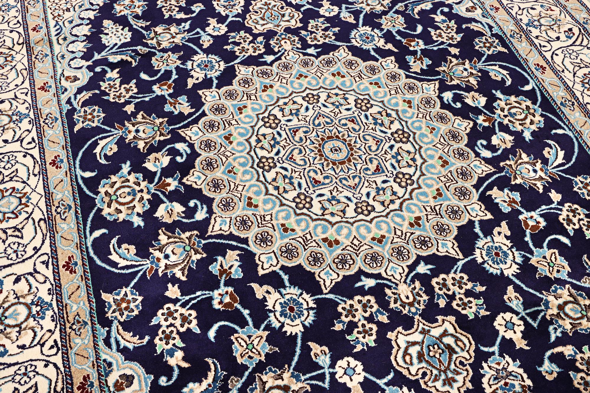 Matta, Nain, 9 LA, part silk, ca 297 x 194 cm.