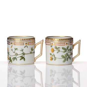 Kaffekoppar med fat, 12 stycken, porslin. Royal Copenhagen, "Flora Danica", Danmark, 1900-tal.