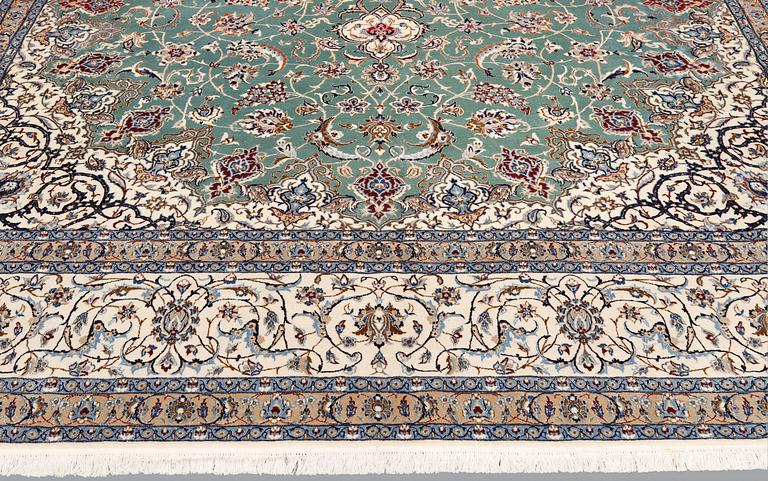 A part silk Nain carpet, so-called 6LAA, approx. 408 x 305 cm.