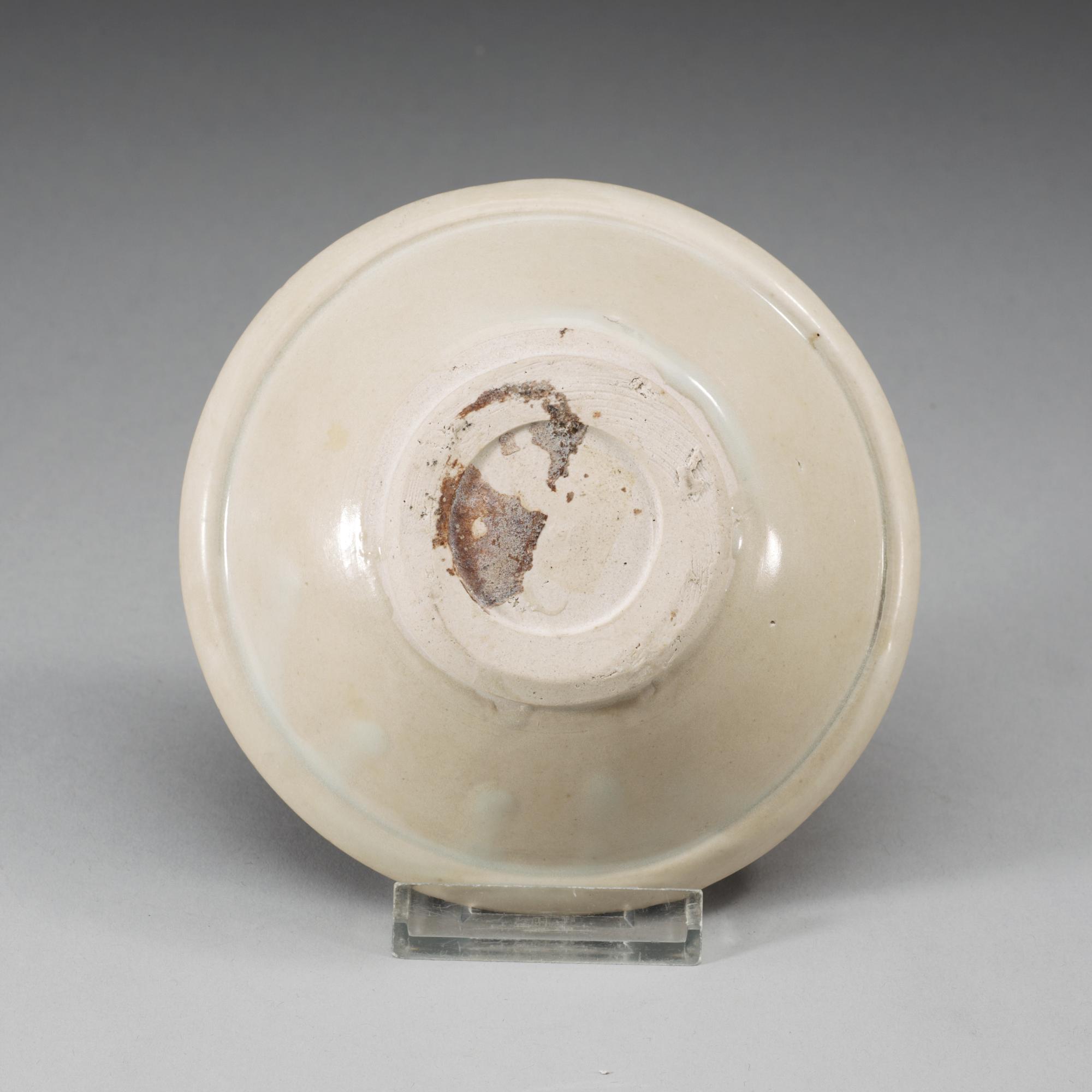 A white glazed dish, Song dynasty (960-1279).
