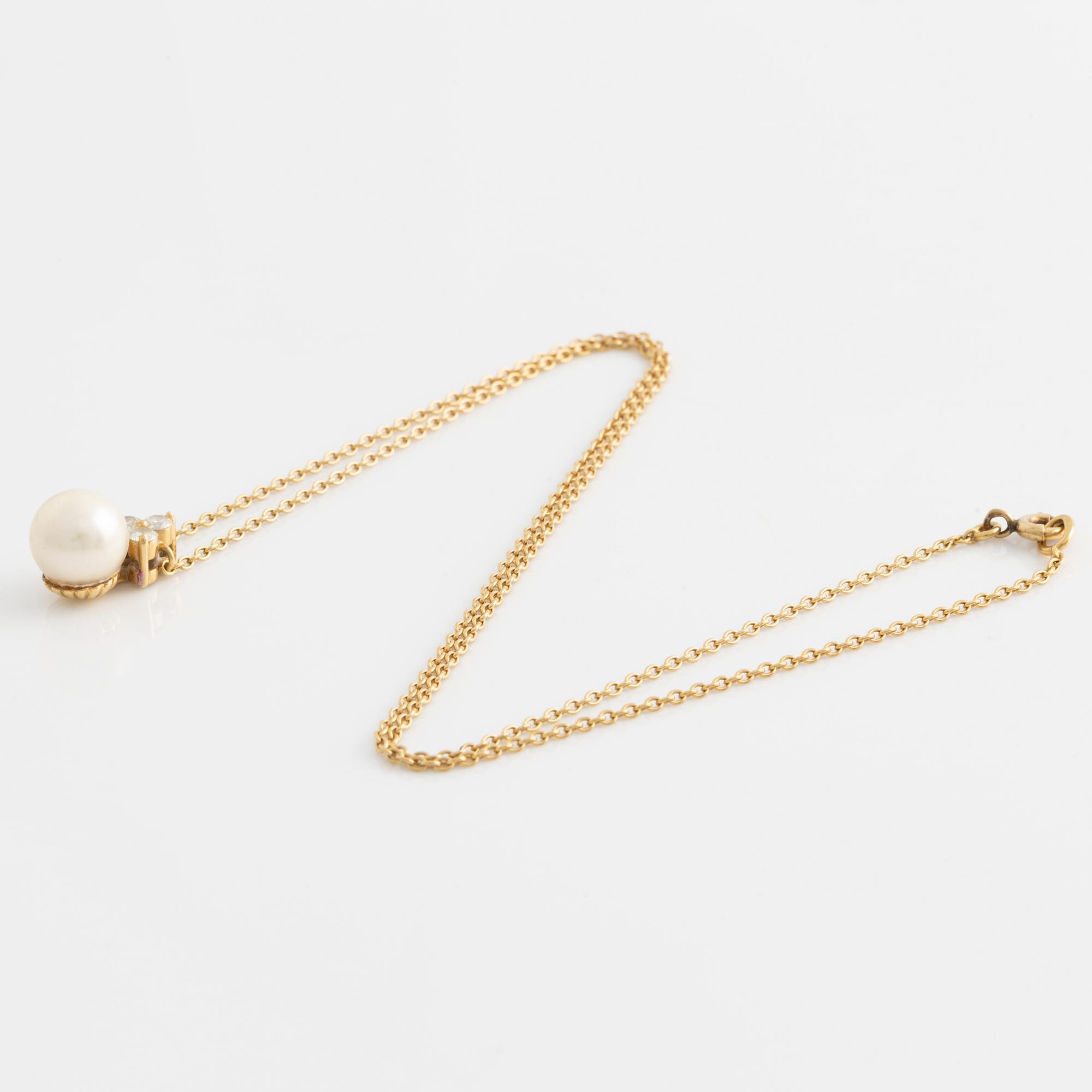Collier, med odlad pärla och briljantslipade diamanter.