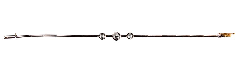 BRACELET WITH DIAMONDS.