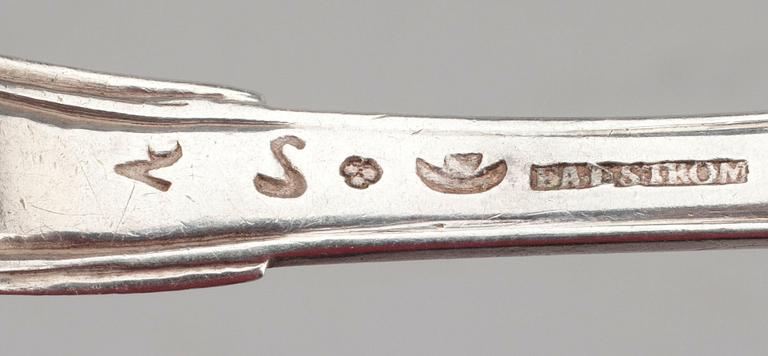 SKEDAR ETT PAR OCH SOCKERSTRÖARE, silver, Finland och Sverige 1700/1800-tal. Vikt 159 g.