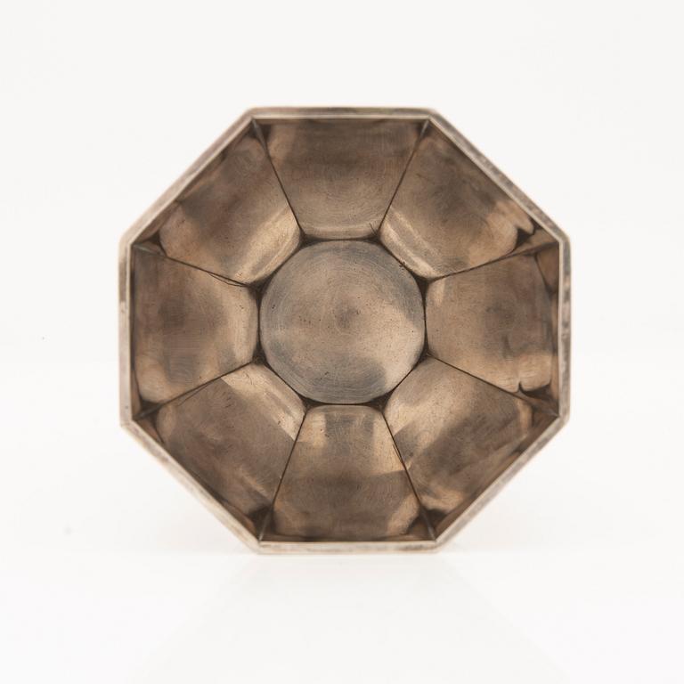 A Swedish 20th century silver vase mark of Tesi Gothenburg 1946 (?), weight 381 grams.