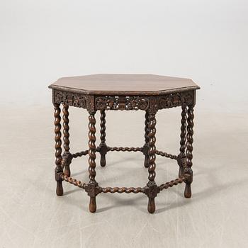 Coffee table, first half of the 20th century.