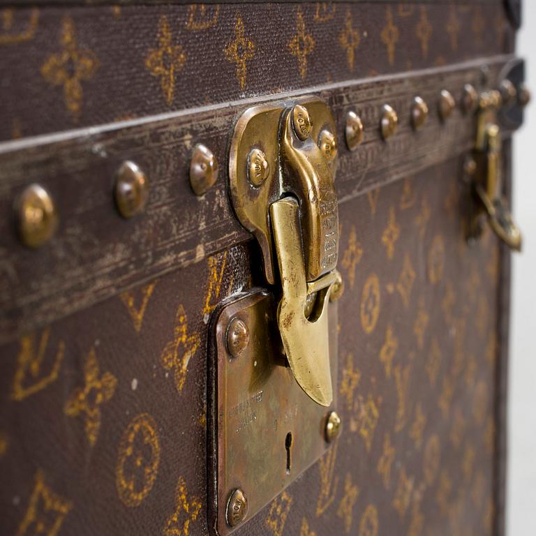 TRUNK Louis Vuitton.