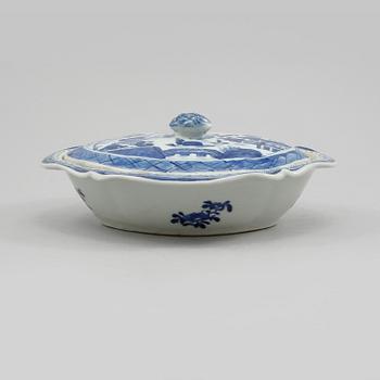 LOCKTERRIN, porslin, Kina, 1800-tal.