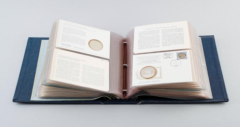 SAMLARMYNT, 36 st, sterlingsilver. Total vikt ca 1080 g.