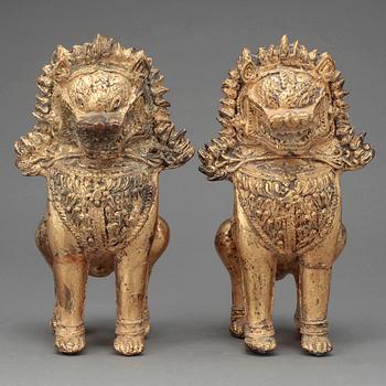 TEMPELHUNDAR, ett par, metall, sannolikt Thailand, 1900-tal.