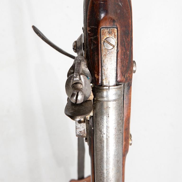Flintlock musket, British model 1794 with bayonet, Swedish so-called subsidy rifle.