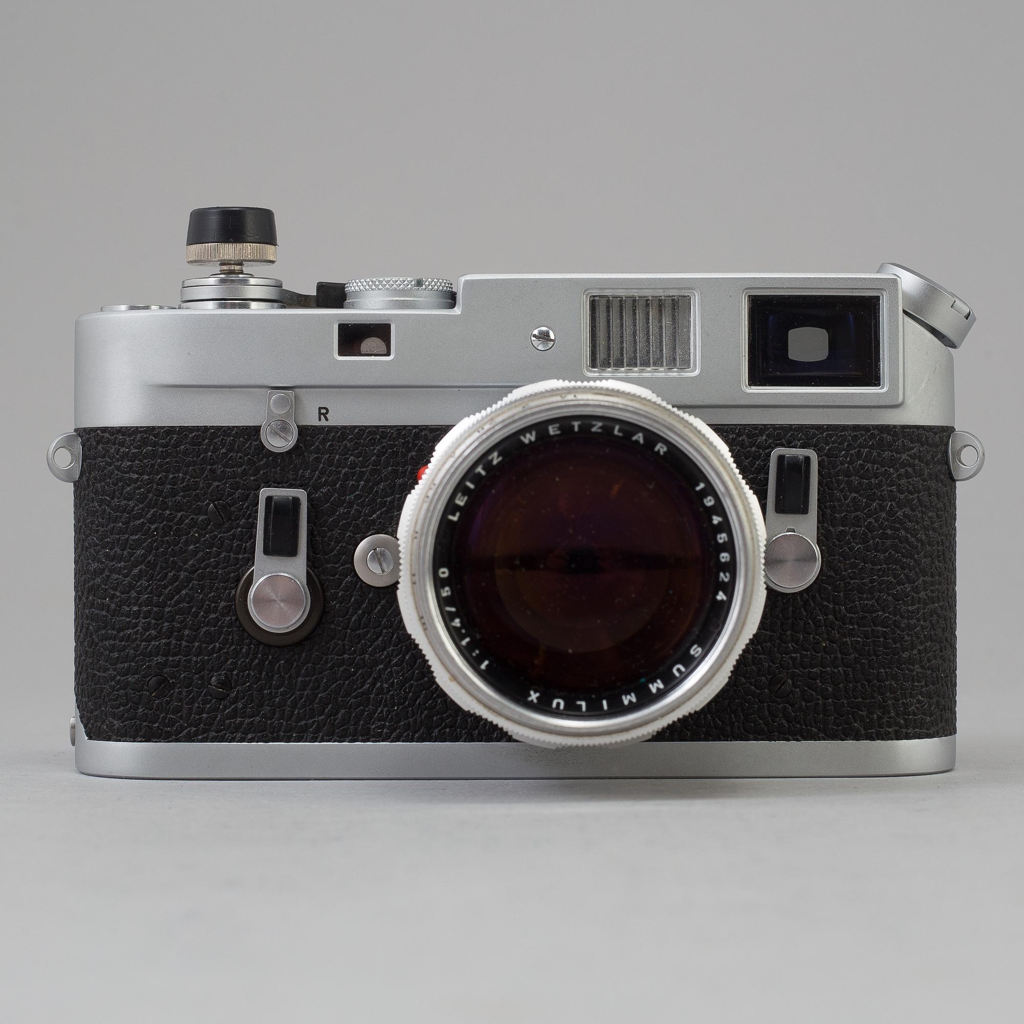 A chrome body Leica M4 no 1208039 from Wetzlar 1968. With Summilux 1:1.4/50.
