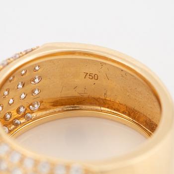 Ring, 18K gold with brilliant-cut diamonds.