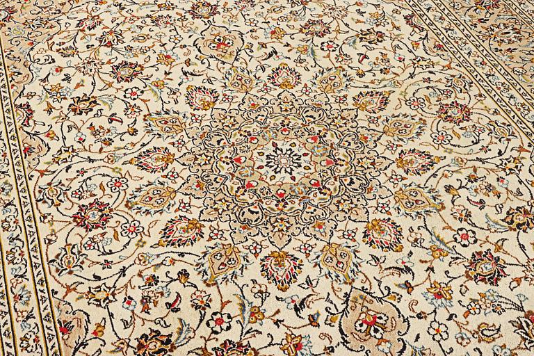 A Keshan carpet, c. 346 x 240 cm.