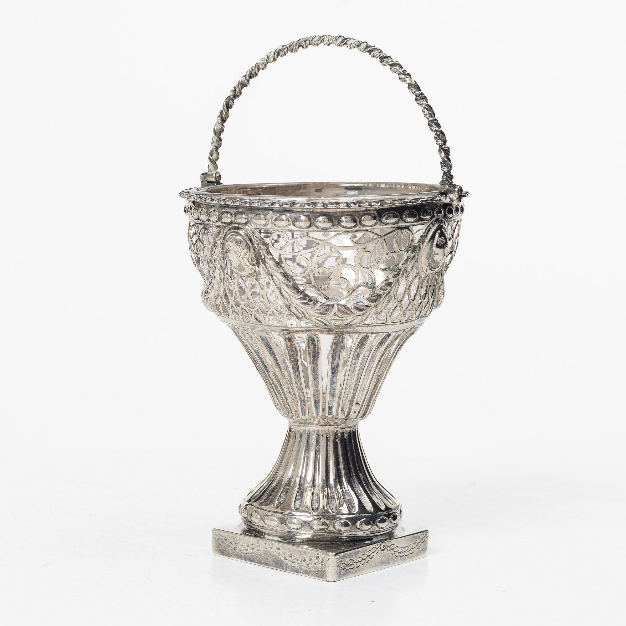 An English silver sugar bowl, silver, London 1772.