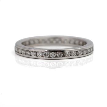 Wedding band, 18K white gold with brilliant-cut diamonds.