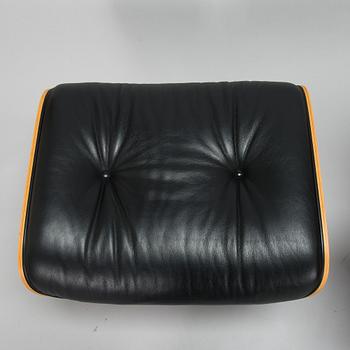 Charles ja Ray Eames, nojatuoli ja rahi, "Lounge chair", Vitra 2006.