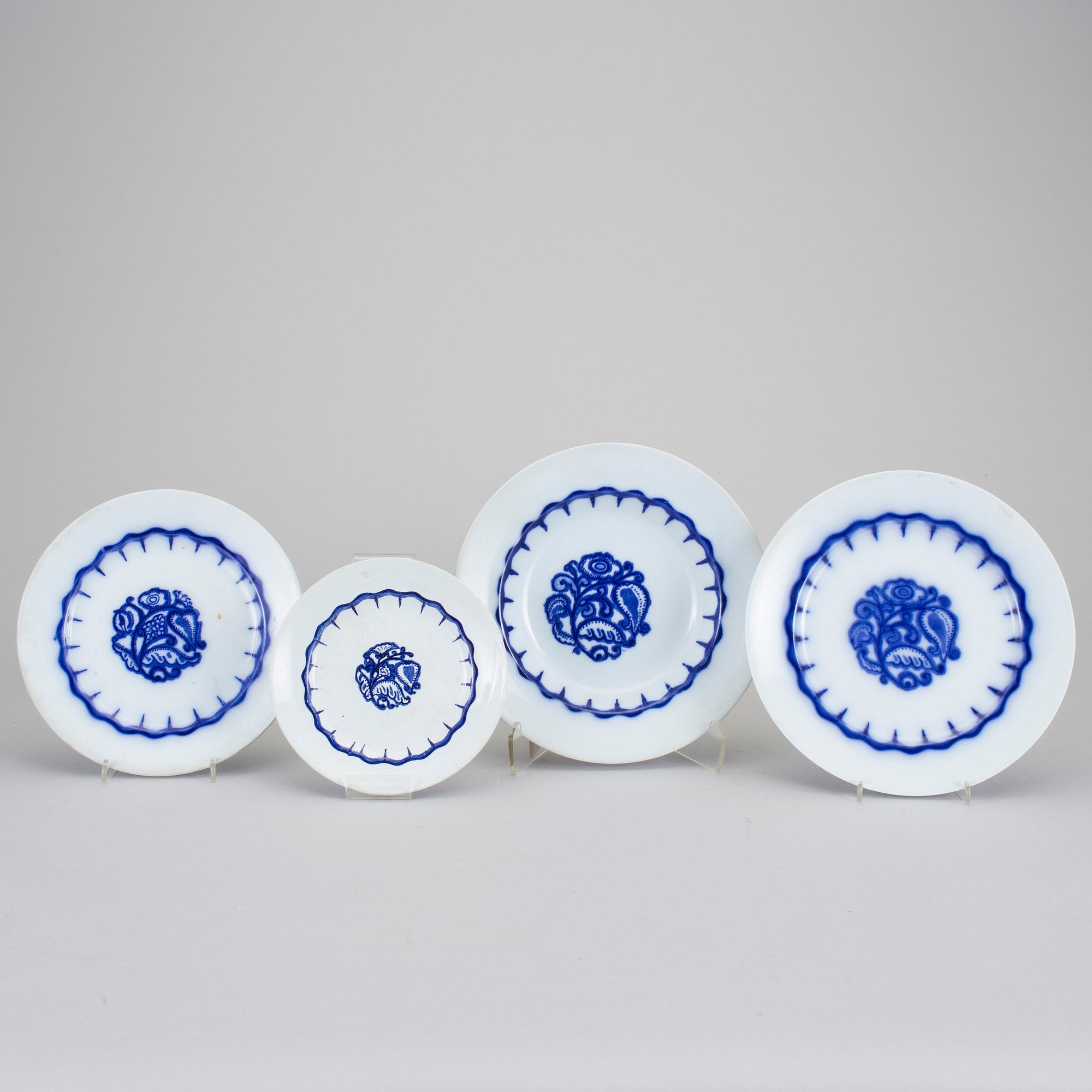 SERVIS, 41 delar, flintgods, "Liljeblå", Wilhelm Kåge, Gustavsberg, omkring 1920.