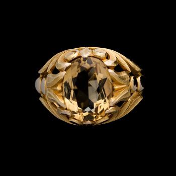 RING, fasettslipad citrin, guld. A. Tillander, Helsingfors 1951.