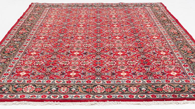A Birjand carpet, approx. 378 x 277 cm.